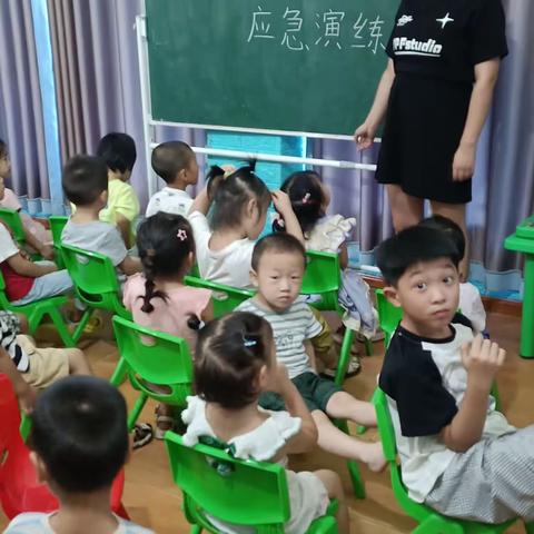 蓝天宝宝幼儿园消防安全演戏