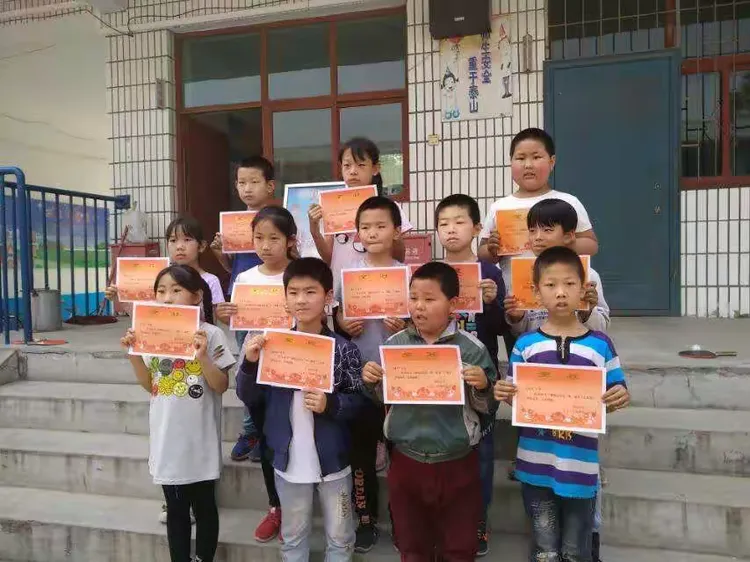 唐县仁厚镇房庄小学趣味运动会
