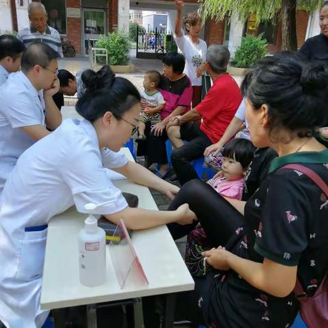 浑河站东街道世纪新城社区党委联合东北国际医院党支部开展爱心义诊活动