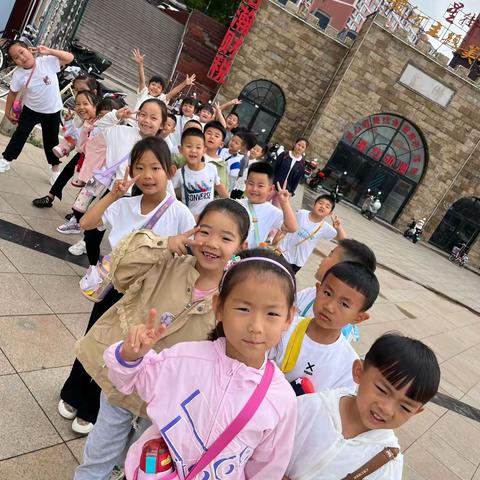 世纪幼儿园果三班“走进小学、憧憬未来”到薛家湾第六小学参观