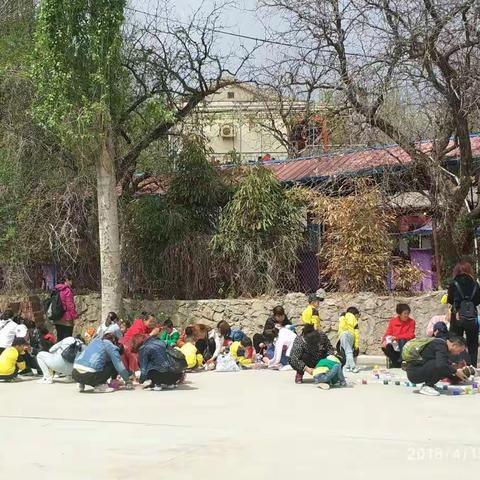 星贝贝幼儿园“春天伴我成长”亲子春游活动！宝贝们亲近大自然，感受大自然美丽的神话！