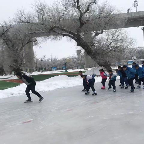 乌市第三十三中学学习《关于落实全国青少年冰雪运动特色学校基本要求及优化顶层设计与策略》