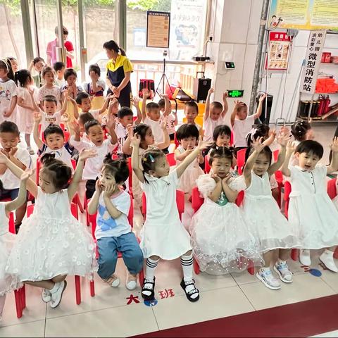 缤纷童年，多彩六一———中心幼儿园六一节目汇演圆满结束