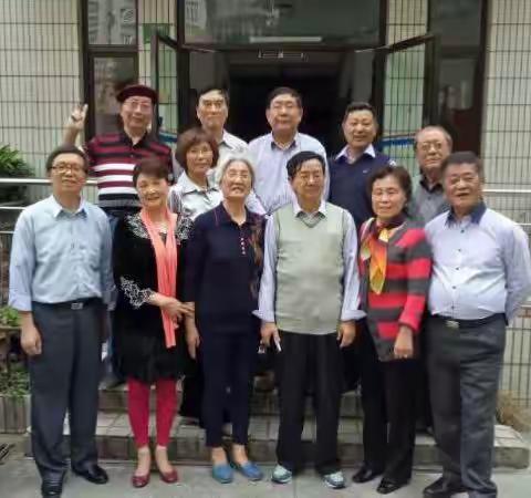 看望神圣崇高的恩师，今曰师生难忘的相聚
