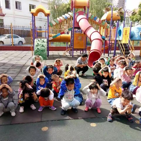 地震来了 我不怕 ——大武口区向日葵进行防震疏散演练（副本）