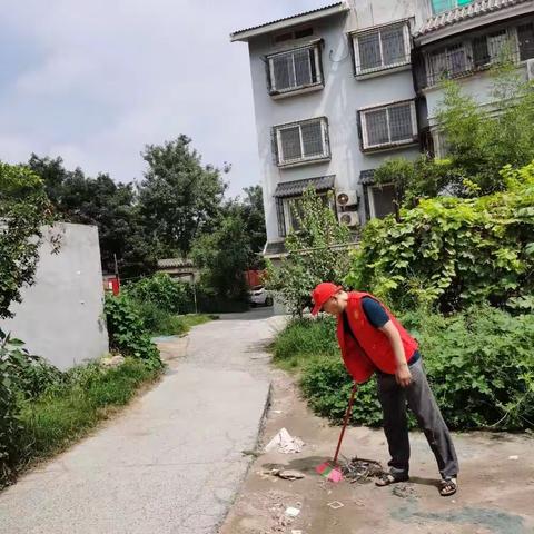 西小志愿者到共建单位打扫卫生