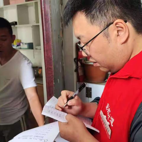 彩虹街道青云社区积极开展专职网格入户工作