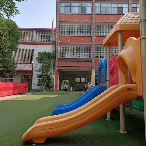 开心幼儿园学期末家长会及泡沫之夏活动邀请函