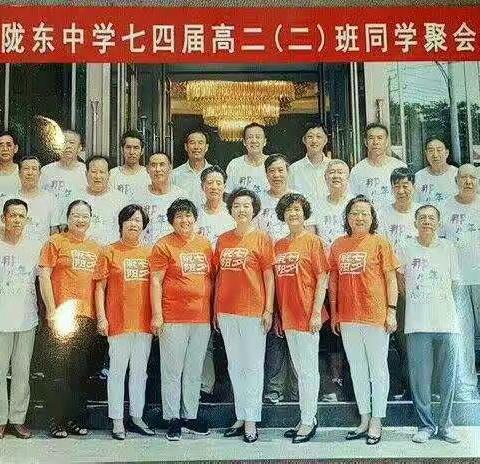 用历史的时光机，回忆同窗情谊，珍藏同学友谊，留住甜蜜微笑，同学友谊天长地久，永远幸福安康💐