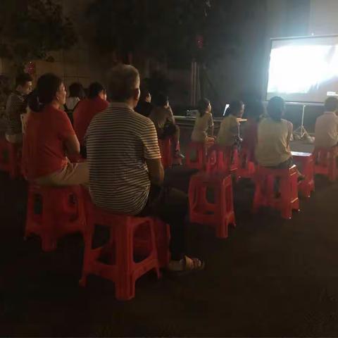 碧桂园凯旋城露天爱国大片——《我和我的祖国》&经理接待同步开展！我和我的团队小伙伴们恭迎业主凯旋回家