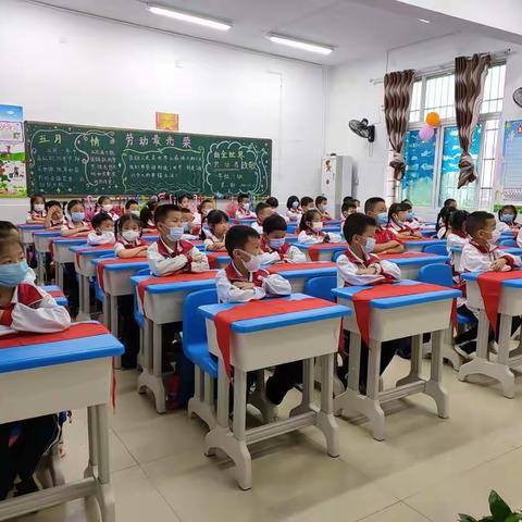 实验小学一年级九班“拥抱新时代 争做好队员”少先队入队仪式