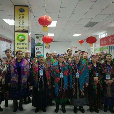 温泉县红十字会“红色关爱”志愿者服务队开展“民族团结一家亲”欢度春节慰问帮扶活动