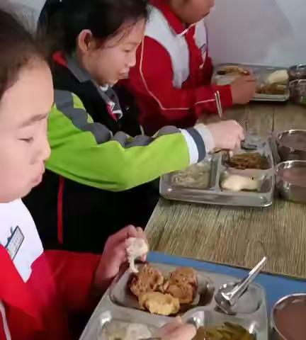 赞子墨小饭桌