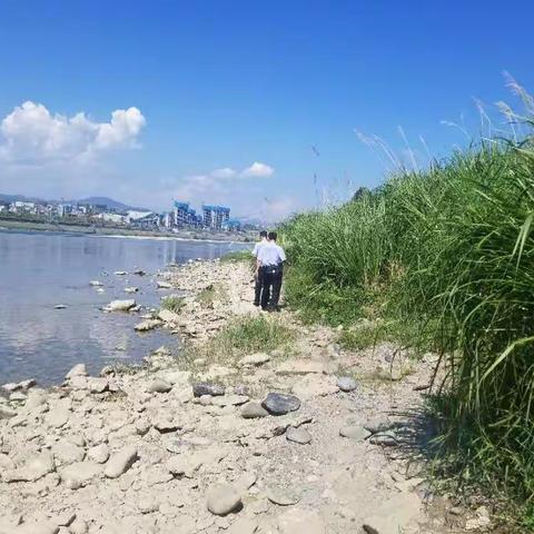 女子轻生，民警与死神赛跑终将女子救回。