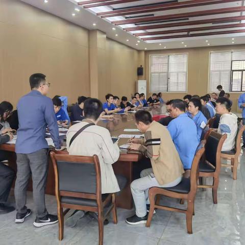 凝心聚力 变掌为拳