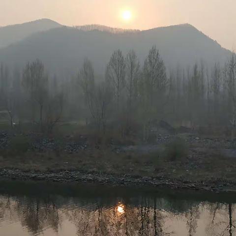 一上一上又一上，一上直到高山上。举头红日白云低，四海五湖皆一望。