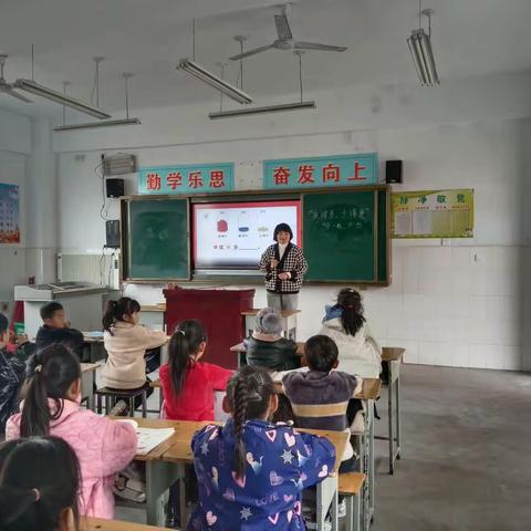 听课共交流，评课促成长——韩陵镇西大佛小学教研活动