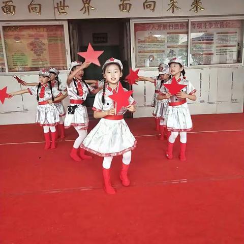 东霞小学     二年段     阳光精灵