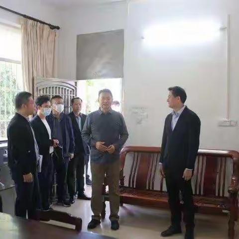 县委书记穆克瑞到金江农场有限公司慰问农垦企业并召开座谈会