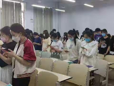 经济管理学院学生第一党支部组织学生进行“红色经典朗诵”活动