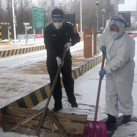 寒风大雪中 你们坚守一线的样子真美