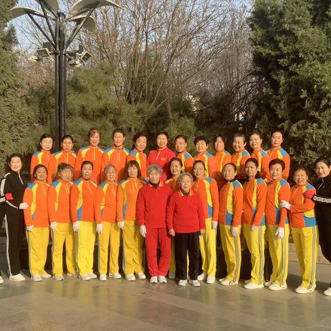 《老健美、展风釆、颂党恩》迎三八，庆队庆活动