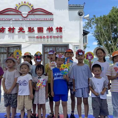 周末，图书馆的小伙伴快乐涂鸦时光，为夏天增添了几分色彩！