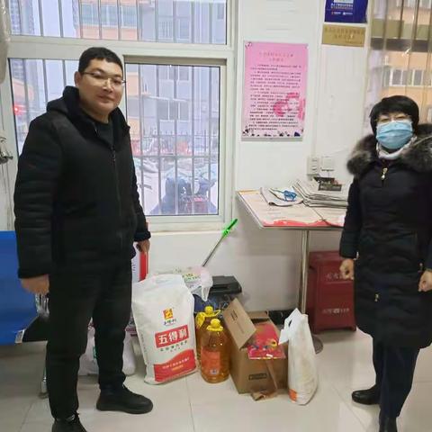 联东街道广乐里社区春节前夕走访慰问“情系计生特扶家庭”