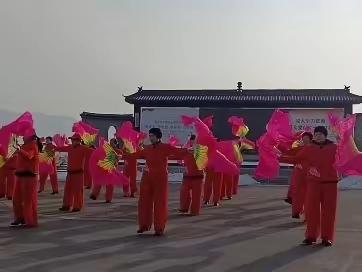 高家会乡店坪村迎新年舞会