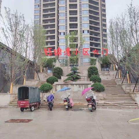 7月室外温度36°钰锦湾小区工地为业主验房