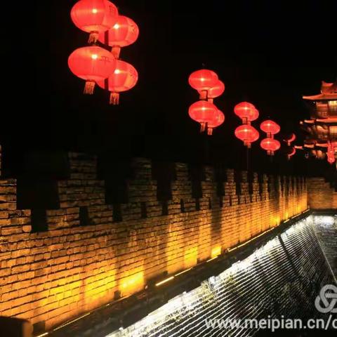年味之大红灯笼高高挂