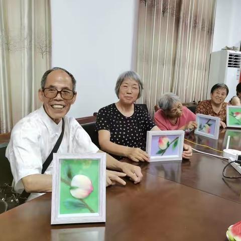 礼遇国粹·指尖授教--“人文十四运”白家口社区开展“巧手绣絮画 非遗指尖传”银丝生日会