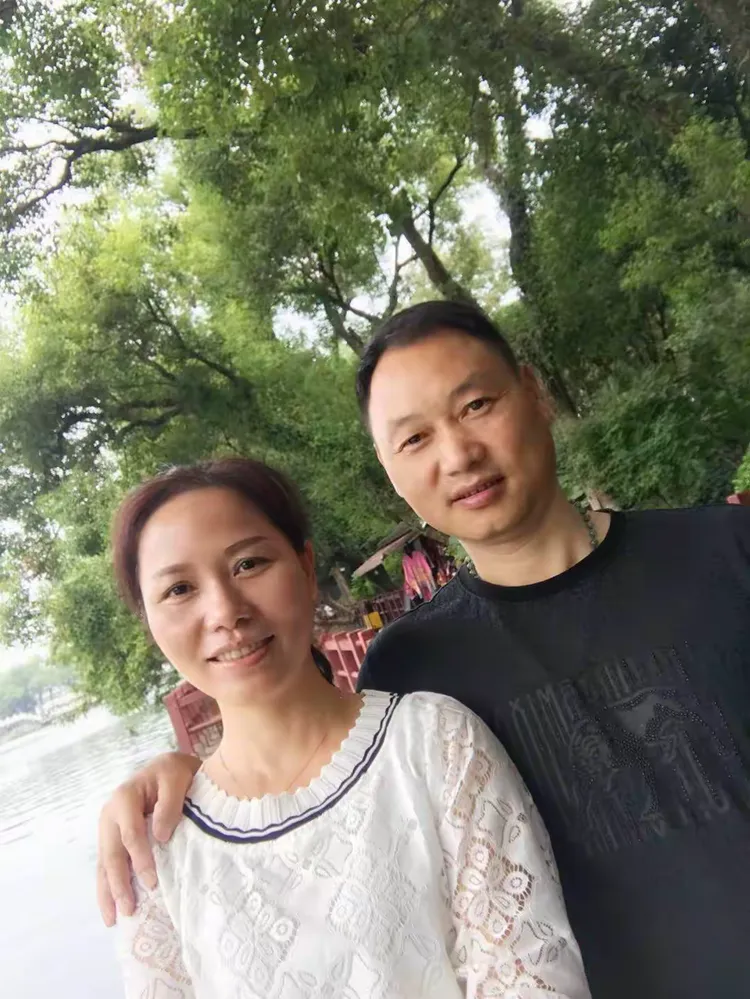 舅舅和舅妈,有没有觉得颜值超赞!