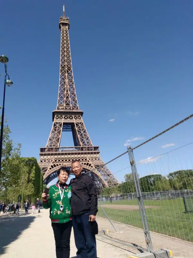 李雪梅随夫出游