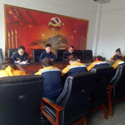 平山区住建局召开环卫工作专项会议