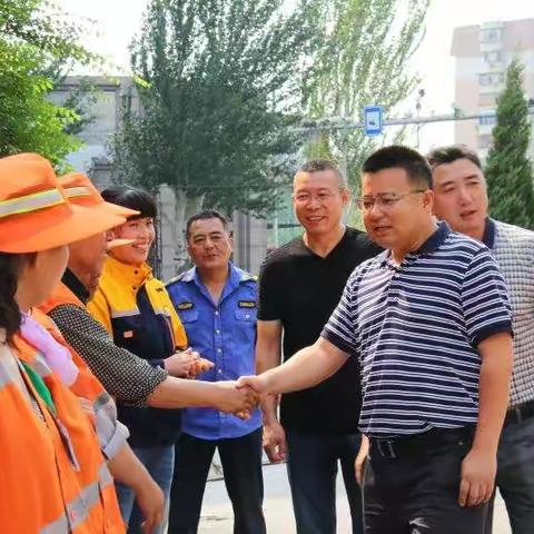 市城市运行服务中心开展“夏日送清凉”活动