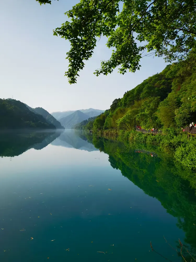 湖南郴州资兴雾漫小东江景色