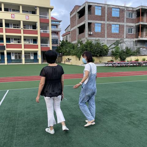 江东中心领导莅临清江小学检查指导复课各项准备工作