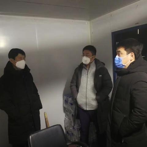 区委常委、区委办主任赵海峰赴西地镇突击检查卡口防疫情况