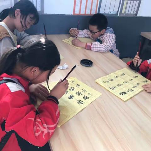 白岭镇小学书法兴趣小组活动