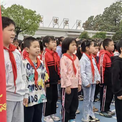 【双江口镇罗巷小学】“党旗带队旗，争做新时代好少年”———庆祝建队 74 周年暨新队员入队仪式