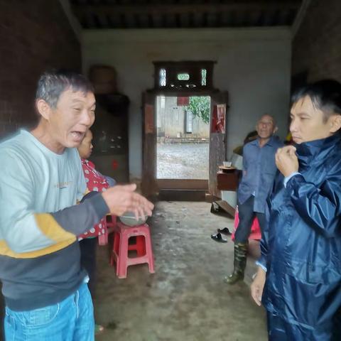 防御台风“圆规”礼合村在行动