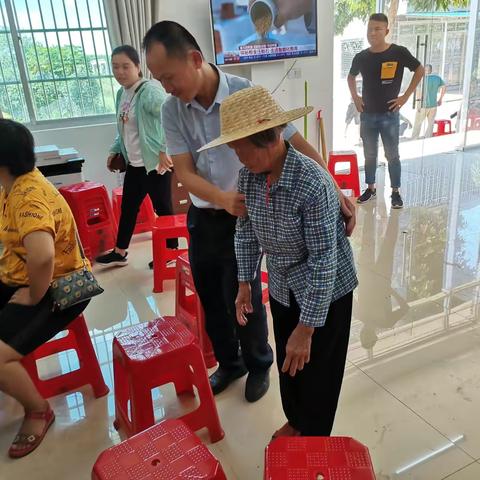 大路镇丨新冠疫苗接种流动服务车来新村接种疫苗啦！