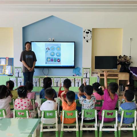 领航光谱幼儿园小一班美术作品《美丽的贝壳项链》