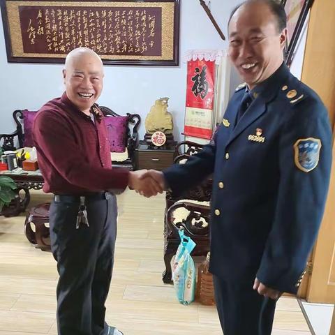 走访看望老党员 幸福关怀暖人间