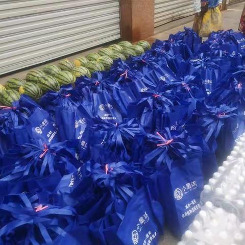 金华市小星球公益协会慰问坚守在岗的一线环卫工人