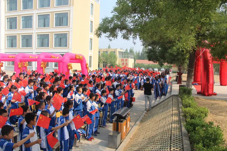 不说再见,拥抱更好的青春!南岚中学2015届毕业生毕业典礼