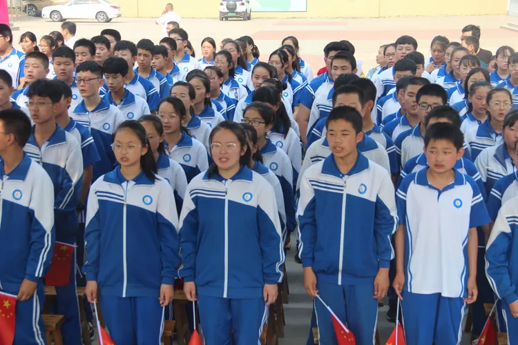 不说再见,拥抱更好的青春!南岚中学2015届毕业生毕业典礼