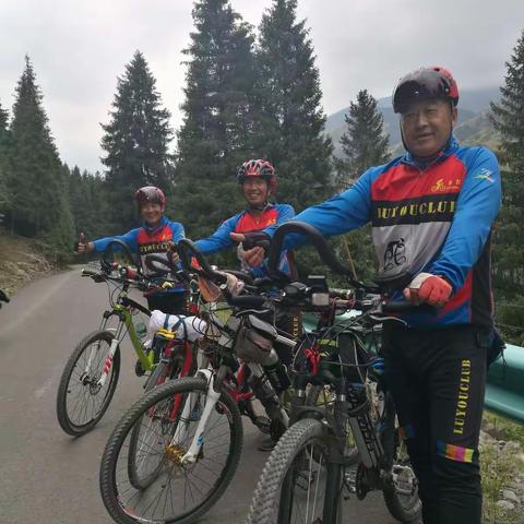 笑对人生的美篇2019年8月骑行去吉木萨尔野狼谷，奇台，木垒平顶山，万亩麦地，音乐公路。