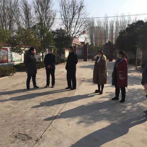 朝歌中心校到朝歌镇各校督导疫情防控工作